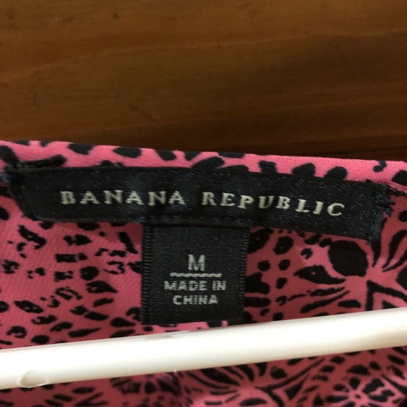 Banana Republic EUC flowered blouse. Size medium - Picture 4 of 4